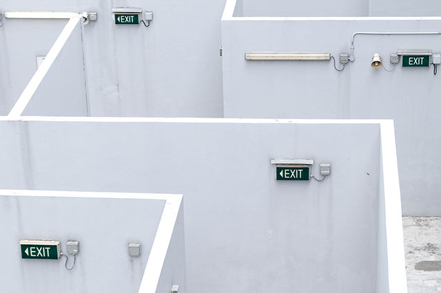 智能疏散系統(tǒng)相比于傳統(tǒng)應(yīng)急疏散燈，到底強(qiáng)在哪？