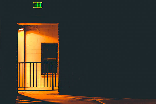 智能疏散指示系統(tǒng)相比于傳統(tǒng)應(yīng)急燈具，有哪些優(yōu)勢？